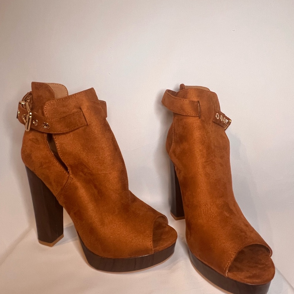 Elegant Brown Peep-Toe Heeled Boots
